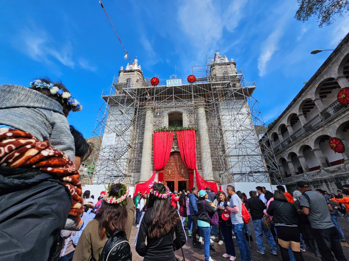El Significado Oculto de las Coronas de Flores en Chalma que Todo Peregrino Debe Conocer